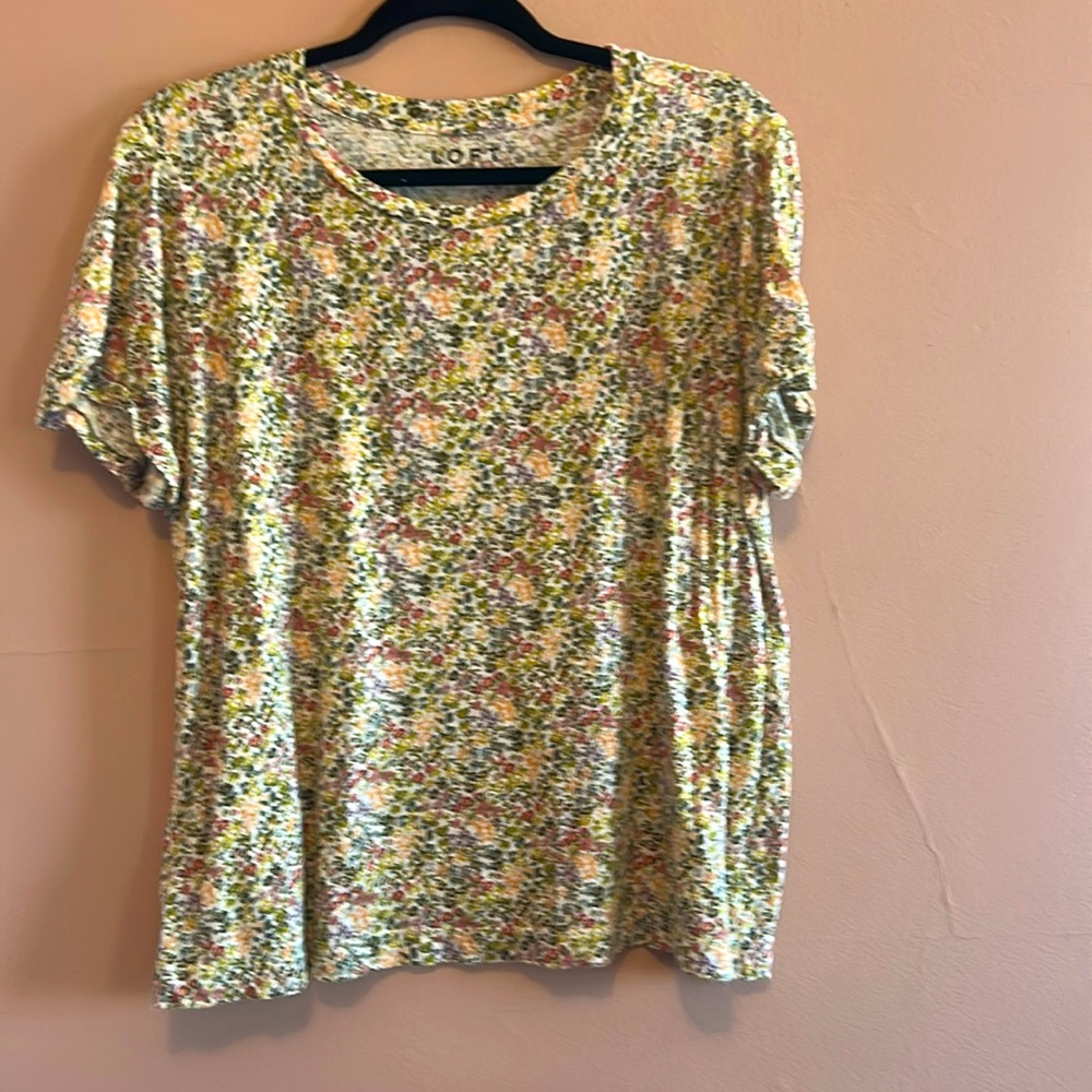 Women’s short sleeve Tshirt green floral